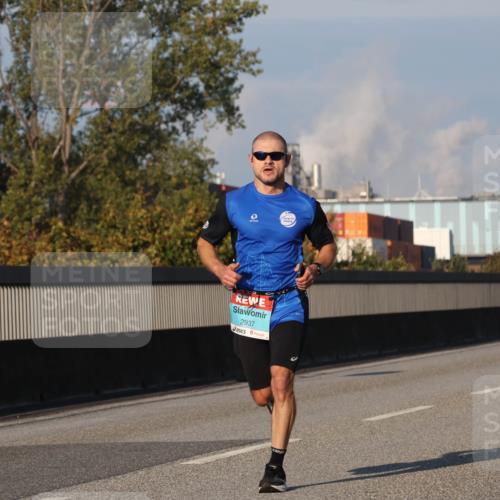 03.10.2025 - Köhlbrandbrückenlauf Luisa Fischer http://msf.ph/oto/8999288 03.10.2025 10:40:54 Position 3 2937 meine-sportfotos.de
