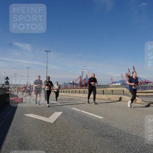 03.10.2025 - Köhlbrandbrückenlauf Matties Gatica Varas http://msf.ph/oto/8999289 03.10.2025 12:52:06 Position 2  meine-sportfotos.de