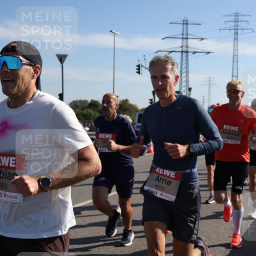 03.10.2025 - Köhlbrandbrückenlauf Julia Fischer http://msf.ph/oto/8999293 03.10.2025 12:11:53 Position 3 5966, 40, 4034, 4040 meine-sportfotos.de