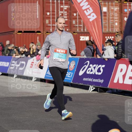 03.10.2025 - Köhlbrandbrückenlauf Michael Burmester http://msf.ph/oto/8999294 03.10.2025 10:03:47 Ziel 1039, 1216, 1309, 3138, 3236, 3462, 3465, 3659, 3821 meine-sportfotos.de