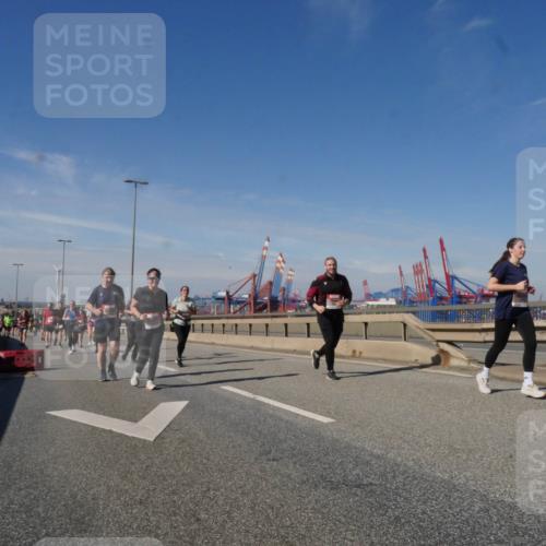 03.10.2025 - Köhlbrandbrückenlauf Matties Gatica Varas http://msf.ph/oto/8999295 03.10.2025 12:52:06 Position 2  meine-sportfotos.de