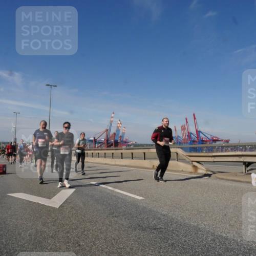 03.10.2025 - Köhlbrandbrückenlauf Matties Gatica Varas http://msf.ph/oto/8999300 03.10.2025 12:52:07 Position 2 118 meine-sportfotos.de