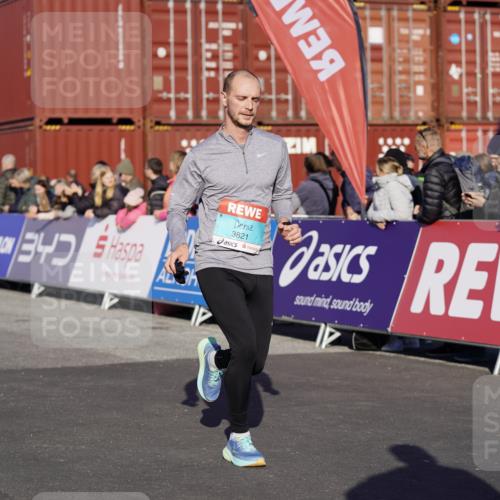 03.10.2025 - Köhlbrandbrückenlauf Michael Burmester http://msf.ph/oto/8999303 03.10.2025 10:03:48 Ziel 1039, 1216, 1309, 3138, 3236, 3462, 3465, 3821 meine-sportfotos.de