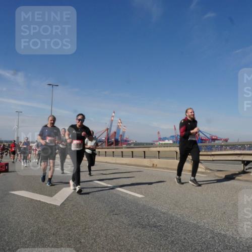 03.10.2025 - Köhlbrandbrückenlauf Matties Gatica Varas http://msf.ph/oto/8999307 03.10.2025 12:52:07 Position 2  meine-sportfotos.de