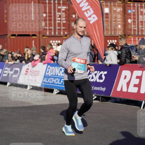 03.10.2025 - Köhlbrandbrückenlauf Michael Burmester http://msf.ph/oto/8999312 03.10.2025 10:03:48 Ziel 1039, 1216, 1309, 3138, 3236, 3462, 3465, 3821 meine-sportfotos.de