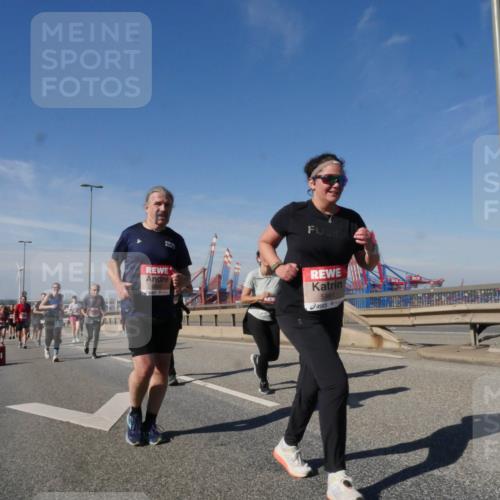 03.10.2025 - Köhlbrandbrückenlauf Matties Gatica Varas http://msf.ph/oto/8999321 03.10.2025 12:52:09 Position 2 5981 meine-sportfotos.de