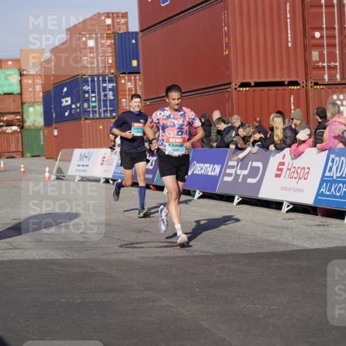 03.10.2025 - Köhlbrandbrückenlauf Michael Burmester http://msf.ph/oto/8999322 03.10.2025 10:03:50 Ziel 1039, 1216, 1309, 3138, 3236, 3462, 3465, 3821 meine-sportfotos.de