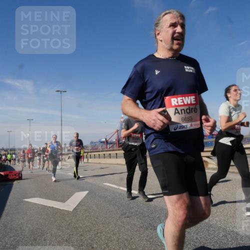03.10.2025 - Köhlbrandbrückenlauf Matties Gatica Varas http://msf.ph/oto/8999333 03.10.2025 12:52:10 Position 2 6653, 18 meine-sportfotos.de