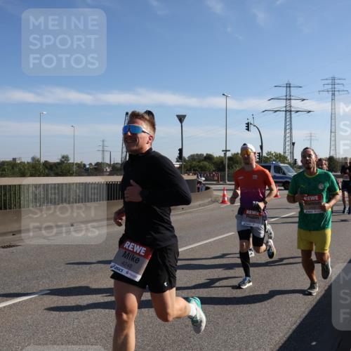 03.10.2025 - Köhlbrandbrückenlauf Julia Fischer http://msf.ph/oto/8999335 03.10.2025 12:12:02 Position 3 4248 meine-sportfotos.de