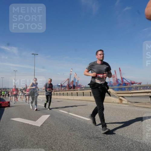 03.10.2025 - Köhlbrandbrückenlauf Matties Gatica Varas http://msf.ph/oto/8999336 03.10.2025 12:52:10 Position 2 5920, 118 meine-sportfotos.de