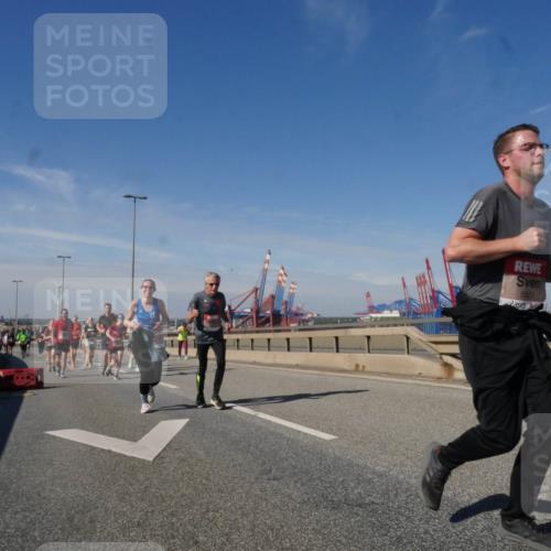 03.10.2025 - Köhlbrandbrückenlauf Matties Gatica Varas http://msf.ph/oto/8999342 03.10.2025 12:52:11 Position 2 5920 meine-sportfotos.de