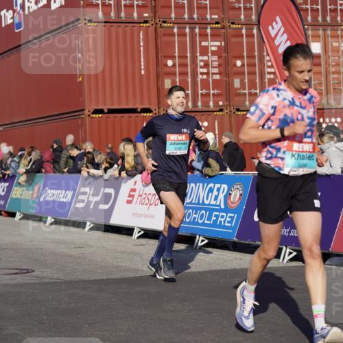 03.10.2025 - Köhlbrandbrückenlauf Michael Burmester http://msf.ph/oto/8999358 03.10.2025 10:03:52 Ziel 1039, 3138, 3821 meine-sportfotos.de