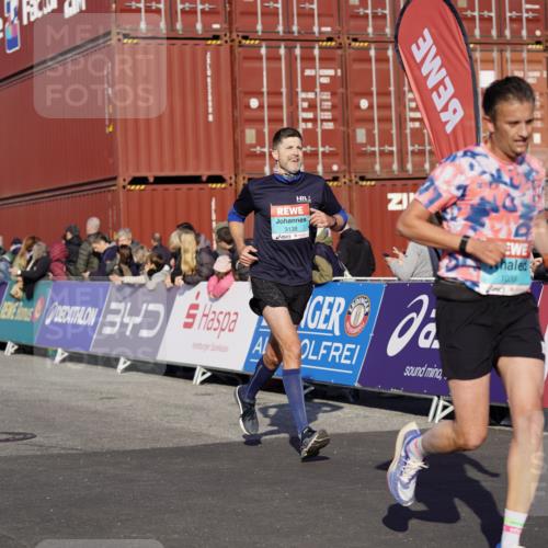 03.10.2025 - Köhlbrandbrückenlauf Michael Burmester http://msf.ph/oto/8999366 03.10.2025 10:03:52 Ziel 1039, 3138, 3821 meine-sportfotos.de