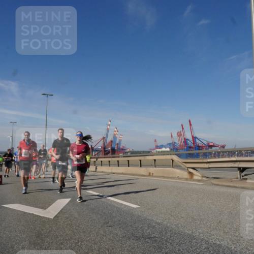 03.10.2025 - Köhlbrandbrückenlauf Matties Gatica Varas http://msf.ph/oto/8999377 03.10.2025 12:52:14 Position 2  meine-sportfotos.de
