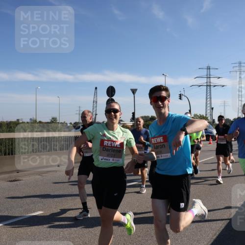 03.10.2025 - Köhlbrandbrückenlauf Julia Fischer http://msf.ph/oto/8999382 03.10.2025 12:12:11 Position 3 4123, 4114 meine-sportfotos.de