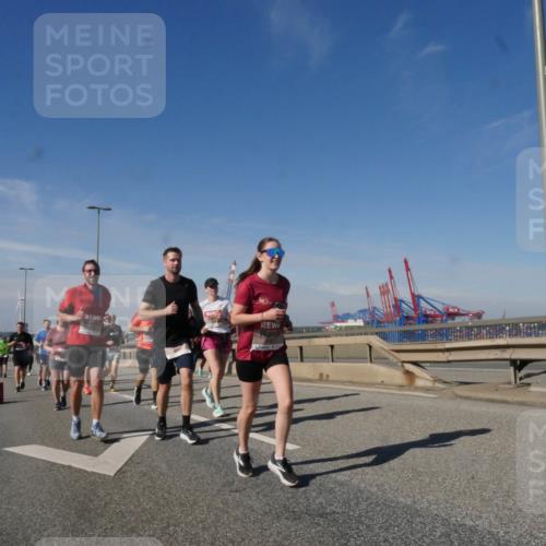 03.10.2025 - Köhlbrandbrückenlauf Matties Gatica Varas http://msf.ph/oto/8999387 03.10.2025 12:52:15 Position 2  meine-sportfotos.de