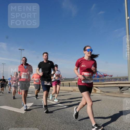 03.10.2025 - Köhlbrandbrückenlauf Matties Gatica Varas http://msf.ph/oto/8999390 03.10.2025 12:52:15 Position 2 5781 meine-sportfotos.de