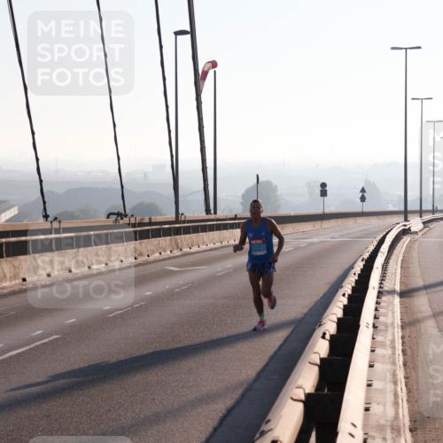 03.10.2025 - Köhlbrandbrückenlauf Julia Fischer http://msf.ph/oto/8999396 03.10.2025 09:14:49 Position 1  meine-sportfotos.de