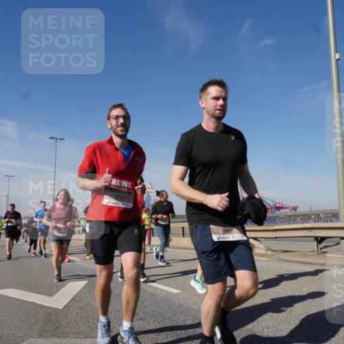 03.10.2025 - Köhlbrandbrückenlauf Matties Gatica Varas http://msf.ph/oto/8999400 03.10.2025 12:52:16 Position 2 5725, 4987 meine-sportfotos.de