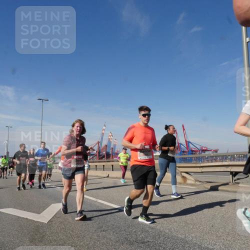 03.10.2025 - Köhlbrandbrückenlauf Matties Gatica Varas http://msf.ph/oto/8999410 03.10.2025 12:52:17 Position 2 4786 meine-sportfotos.de