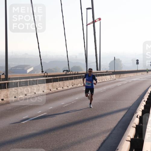 03.10.2025 - Köhlbrandbrückenlauf Julia Fischer http://msf.ph/oto/8999418 03.10.2025 09:15:37 Position 1  meine-sportfotos.de
