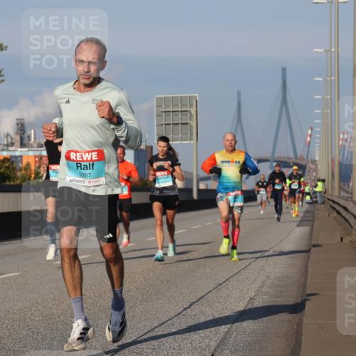 03.10.2025 - Köhlbrandbrückenlauf Luisa Fischer http://msf.ph/oto/8999419 03.10.2025 10:41:04 Position 3 3267 meine-sportfotos.de