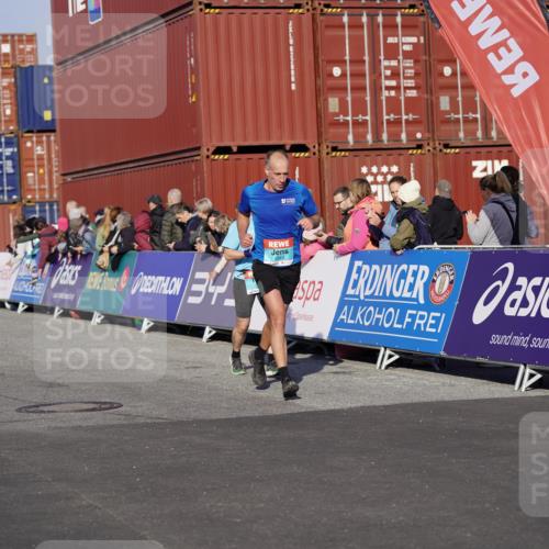 03.10.2025 - Köhlbrandbrückenlauf Michael Burmester http://msf.ph/oto/8999434 03.10.2025 10:04:01 Ziel 1141, 1543, 1702, 2732, 2791, 2798, 3766 meine-sportfotos.de
