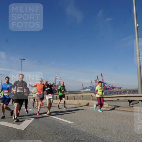 03.10.2025 - Köhlbrandbrückenlauf Matties Gatica Varas http://msf.ph/oto/8999437 03.10.2025 12:52:19 Position 2  meine-sportfotos.de