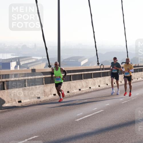 03.10.2025 - Köhlbrandbrückenlauf Julia Fischer http://msf.ph/oto/8999439 03.10.2025 09:16:01 Position 1 8 meine-sportfotos.de