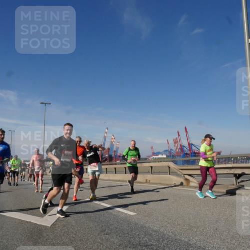 03.10.2025 - Köhlbrandbrückenlauf Matties Gatica Varas http://msf.ph/oto/8999444 03.10.2025 12:52:20 Position 2 18 meine-sportfotos.de