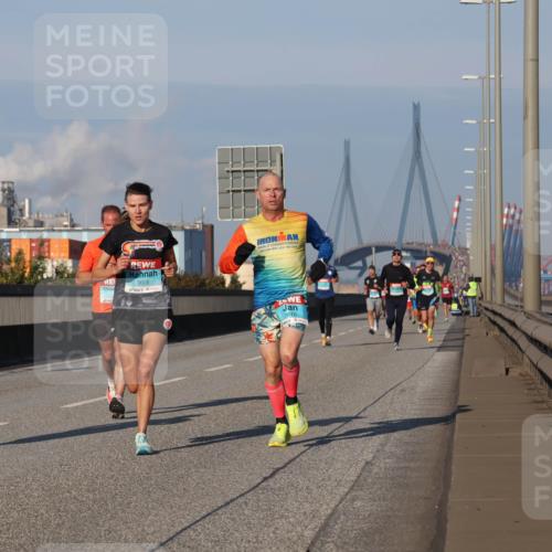 03.10.2025 - Köhlbrandbrückenlauf Luisa Fischer http://msf.ph/oto/8999450 03.10.2025 10:41:06 Position 3 3299, 3008, 3610 meine-sportfotos.de