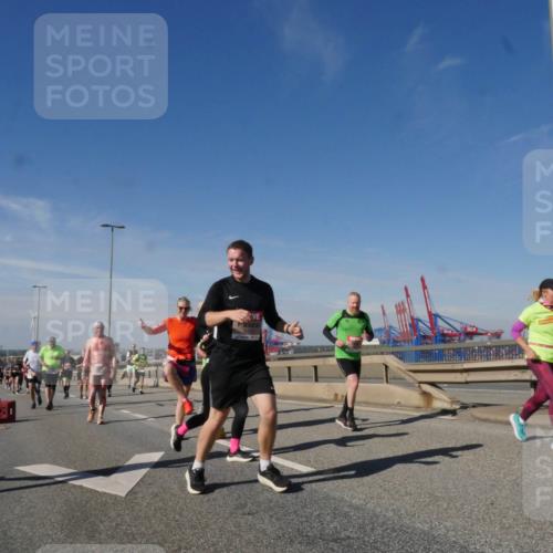 03.10.2025 - Köhlbrandbrückenlauf Matties Gatica Varas http://msf.ph/oto/8999452 03.10.2025 12:52:20 Position 2  meine-sportfotos.de