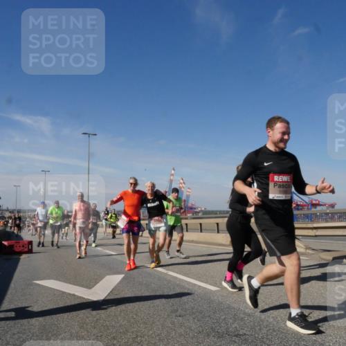 03.10.2025 - Köhlbrandbrückenlauf Matties Gatica Varas http://msf.ph/oto/8999458 03.10.2025 12:52:21 Position 2 5130, 13, 5156 meine-sportfotos.de