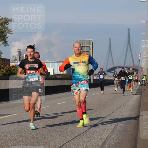 03.10.2025 - Köhlbrandbrückenlauf Luisa Fischer http://msf.ph/oto/8999459 03.10.2025 10:41:07 Position 3 9, 3008, 3610 meine-sportfotos.de