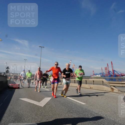 03.10.2025 - Köhlbrandbrückenlauf Matties Gatica Varas http://msf.ph/oto/8999463 03.10.2025 12:52:21 Position 2  meine-sportfotos.de