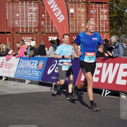 03.10.2025 - Köhlbrandbrückenlauf Michael Burmester http://msf.ph/oto/8999467 03.10.2025 10:04:03 Ziel 1056, 1141, 1543, 1702, 2732, 2791, 2798, 3766 meine-sportfotos.de