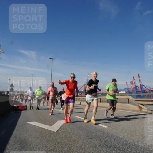 03.10.2025 - Köhlbrandbrückenlauf Matties Gatica Varas http://msf.ph/oto/8999472 03.10.2025 12:52:22 Position 2  meine-sportfotos.de