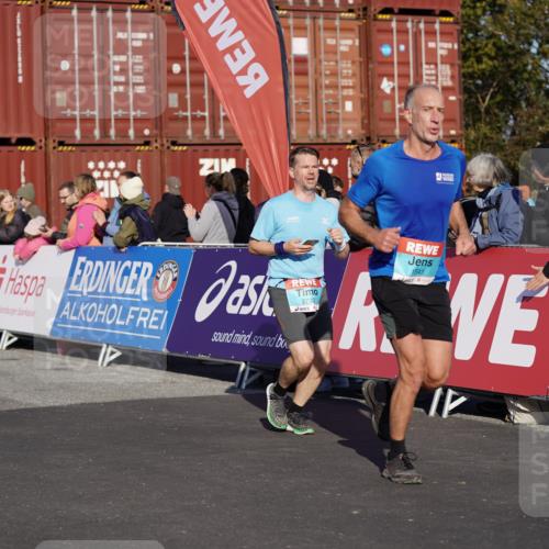 03.10.2025 - Köhlbrandbrückenlauf Michael Burmester http://msf.ph/oto/8999483 03.10.2025 10:04:03 Ziel 1056, 1141, 1543, 1702, 2732, 2791, 2798, 3766 meine-sportfotos.de