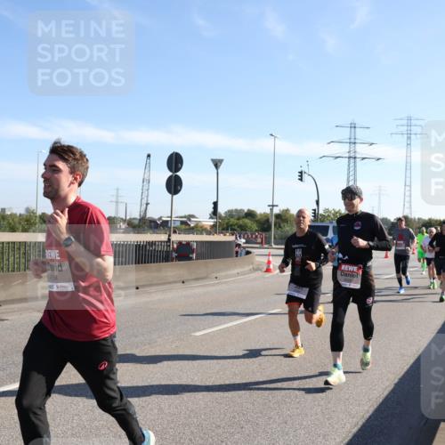 03.10.2025 - Köhlbrandbrückenlauf Julia Fischer http://msf.ph/oto/8999496 03.10.2025 12:12:49 Position 3 4554 meine-sportfotos.de