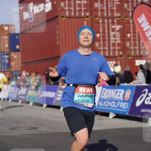 03.10.2025 - Köhlbrandbrückenlauf Michael Burmester http://msf.ph/oto/8999519 03.10.2025 10:04:04 Ziel 1056, 1141, 1533, 1543, 1702, 2732, 2791, 2798, 3766, 3830 meine-sportfotos.de
