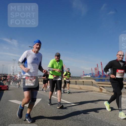 03.10.2025 - Köhlbrandbrückenlauf Matties Gatica Varas http://msf.ph/oto/8999534 03.10.2025 12:52:26 Position 2 6132, 6261 meine-sportfotos.de
