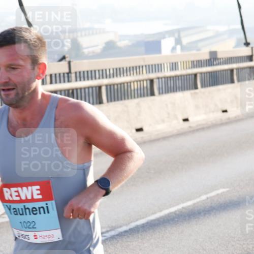 03.10.2025 - Köhlbrandbrückenlauf Julia Fischer http://msf.ph/oto/8999536 03.10.2025 09:17:37 Position 1 1022 meine-sportfotos.de