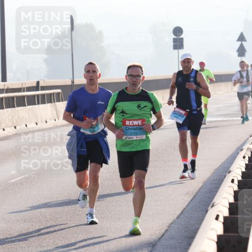 03.10.2025 - Köhlbrandbrückenlauf Julia Fischer http://msf.ph/oto/8999550 03.10.2025 09:17:44 Position 1 2702 meine-sportfotos.de