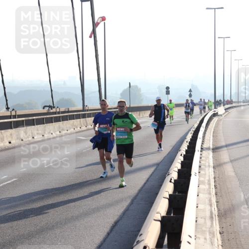 03.10.2025 - Köhlbrandbrückenlauf Julia Fischer http://msf.ph/oto/8999555 03.10.2025 09:17:46 Position 1  meine-sportfotos.de
