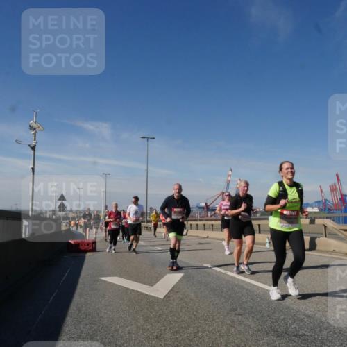 03.10.2025 - Köhlbrandbrückenlauf Matties Gatica Varas http://msf.ph/oto/8999556 03.10.2025 12:52:28 Position 2  meine-sportfotos.de
