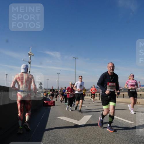 03.10.2025 - Köhlbrandbrückenlauf Matties Gatica Varas http://msf.ph/oto/8999577 03.10.2025 12:52:29 Position 2  meine-sportfotos.de