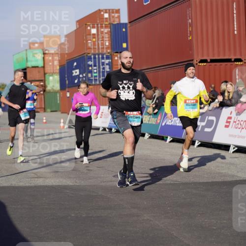 03.10.2025 - Köhlbrandbrückenlauf Michael Burmester http://msf.ph/oto/8999590 03.10.2025 10:04:07 Ziel 1056, 1245, 1533, 1543, 1702, 2732, 2791, 2798, 3067, 3766, 3830 meine-sportfotos.de