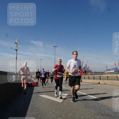03.10.2025 - Köhlbrandbrückenlauf Matties Gatica Varas http://msf.ph/oto/8999596 03.10.2025 12:52:30 Position 2  meine-sportfotos.de