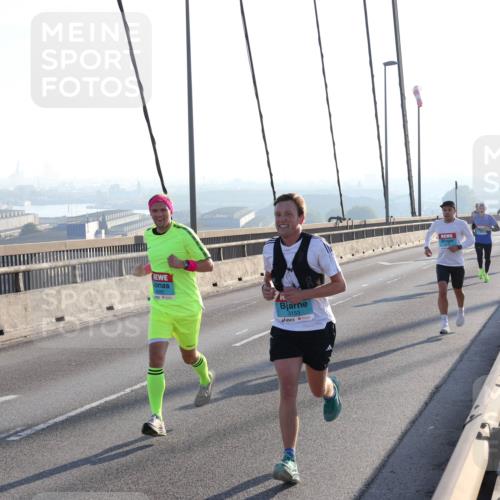 03.10.2025 - Köhlbrandbrückenlauf Julia Fischer http://msf.ph/oto/8999600 03.10.2025 09:17:59 Position 1 3153 meine-sportfotos.de