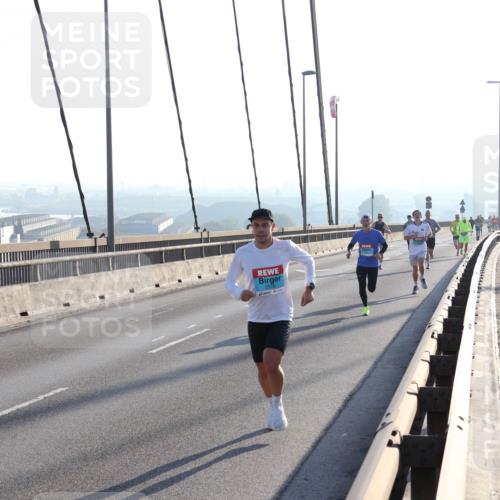 03.10.2025 - Köhlbrandbrückenlauf Julia Fischer http://msf.ph/oto/8999606 03.10.2025 09:18:00 Position 1 2176 meine-sportfotos.de